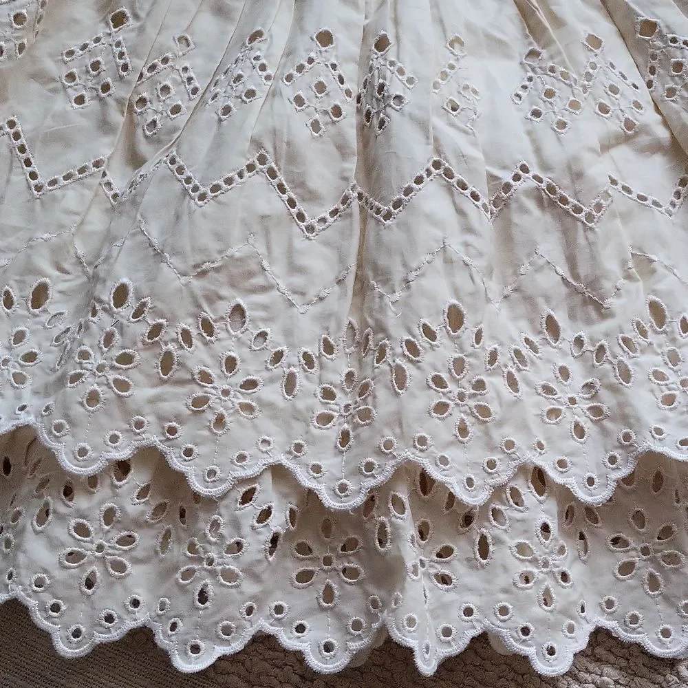 ZARA Adorable Cream Lace Skirt.‎ Size S